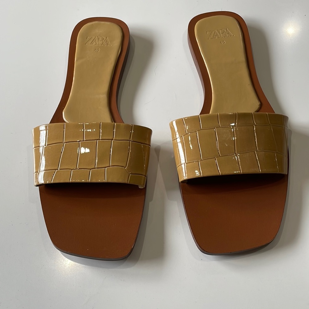 Zara croc nude slides, size 40 (US 9)